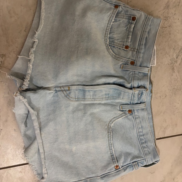 Levi’s shorts size 30 light wash - Picture 2 of 4